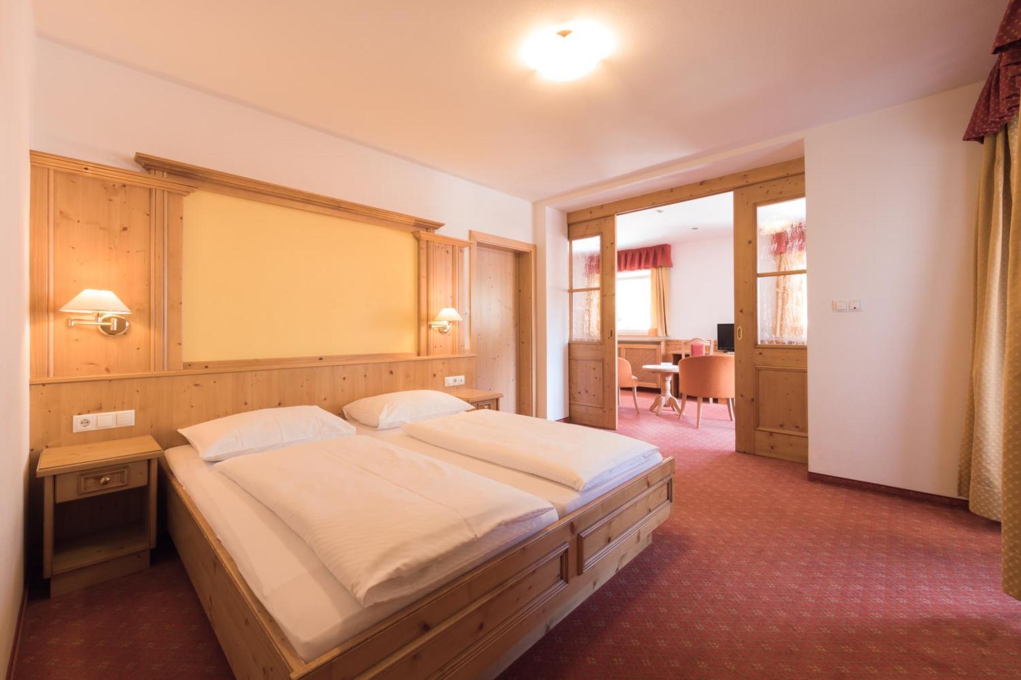 Zum Zirm Hotel