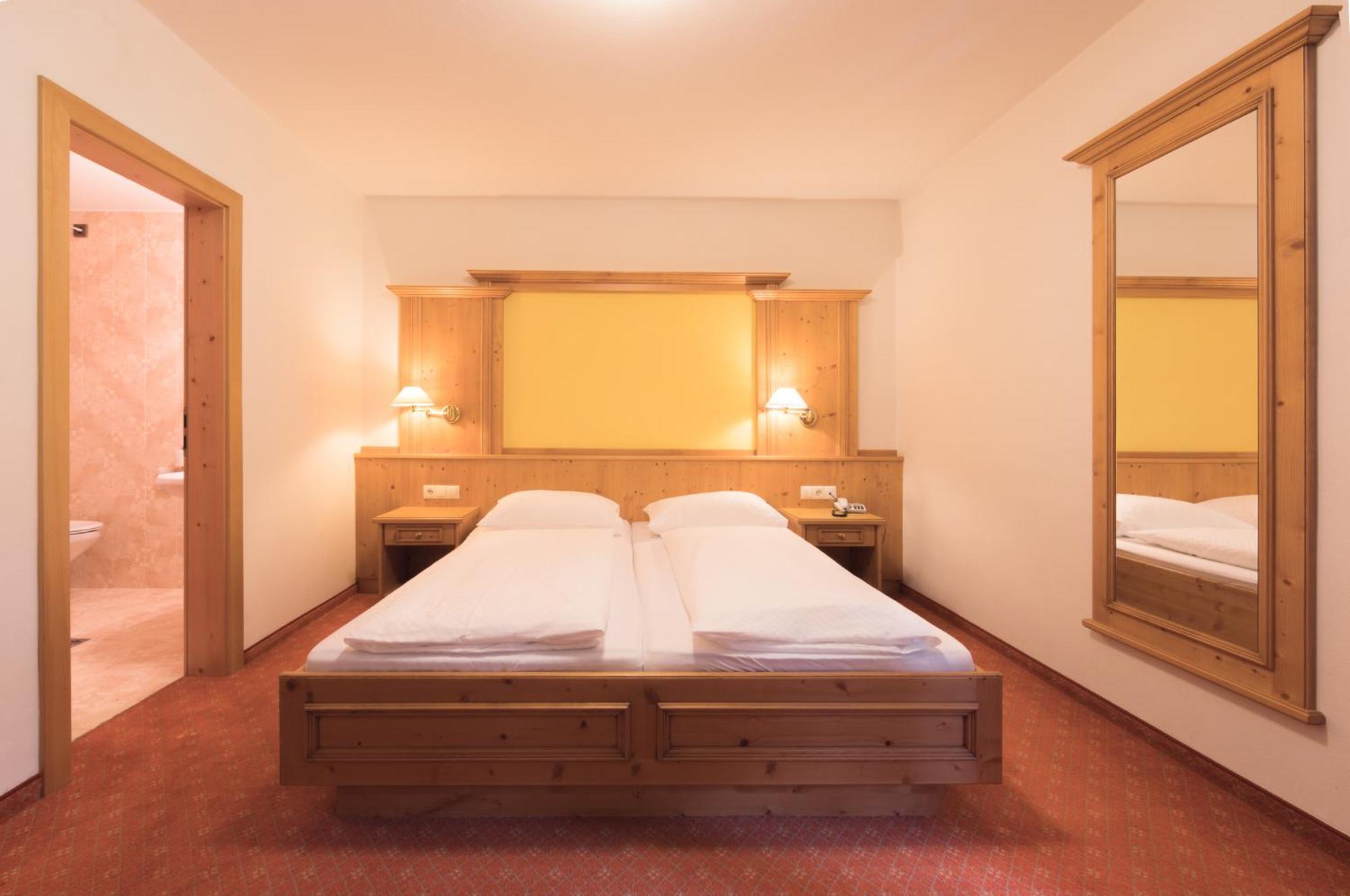 Zum Zirm Hotel
