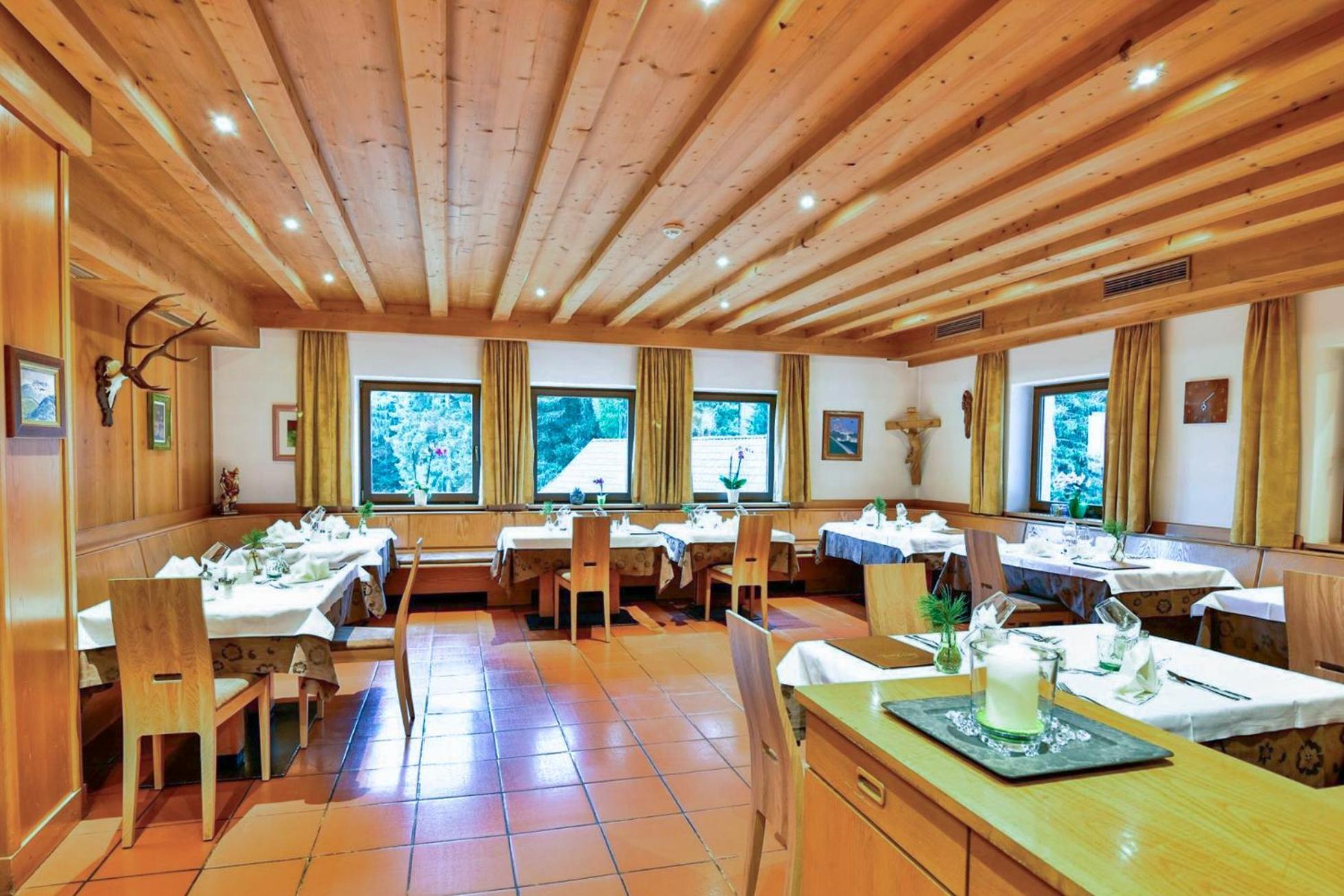 Zum Zirm Hotel