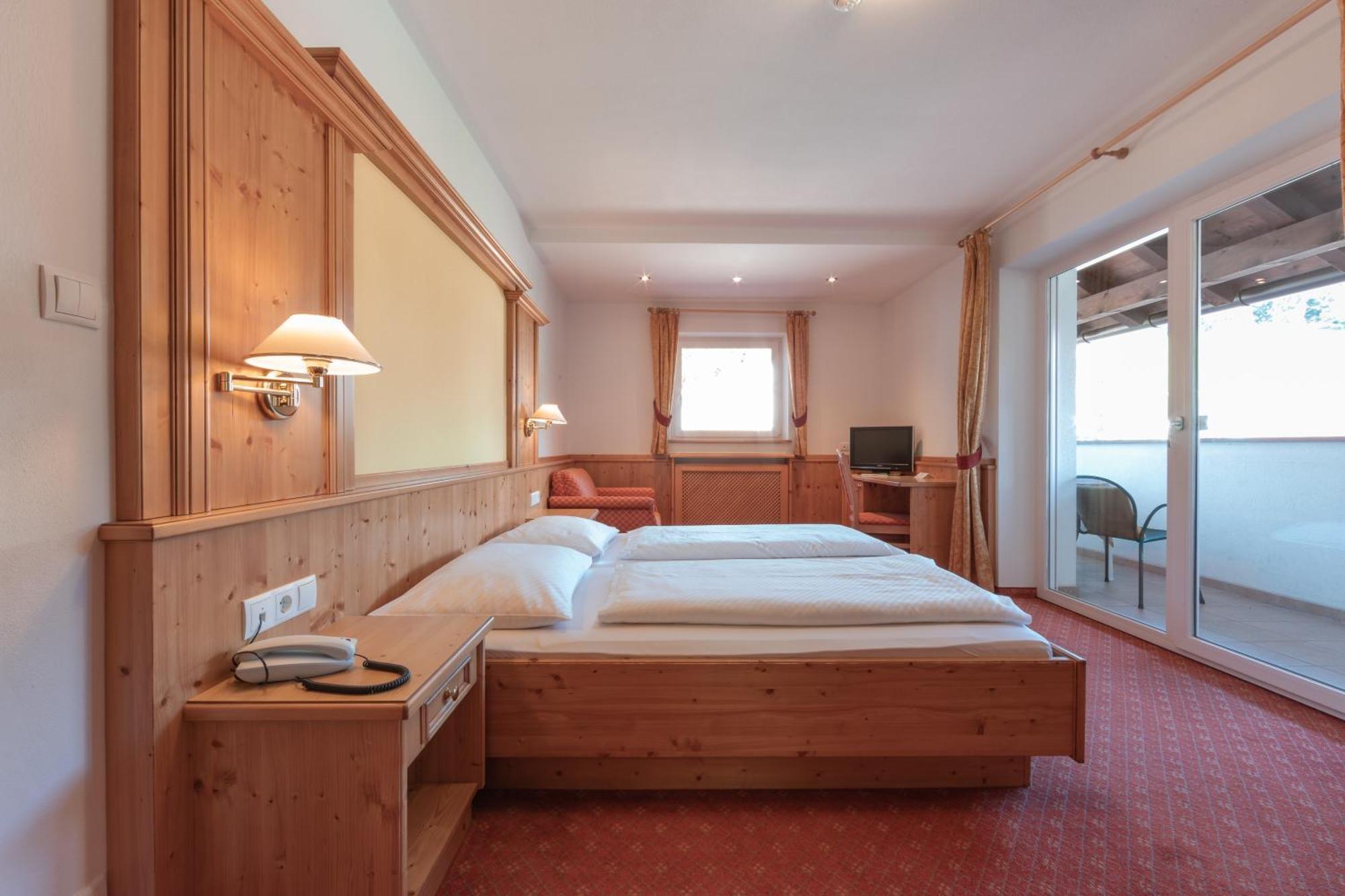 Zum Zirm Hotel 3*